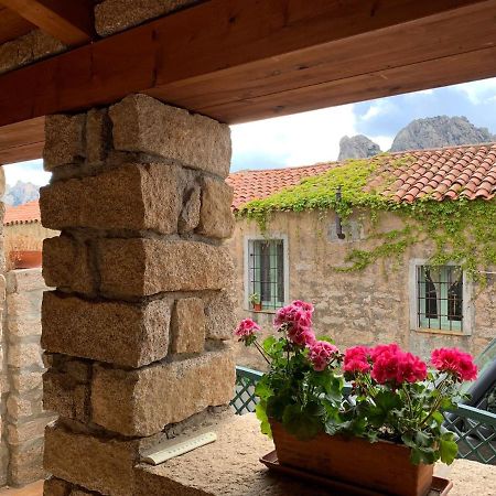 Casa Nel Borgo Di San Pantaleo Villa Bagian luar foto