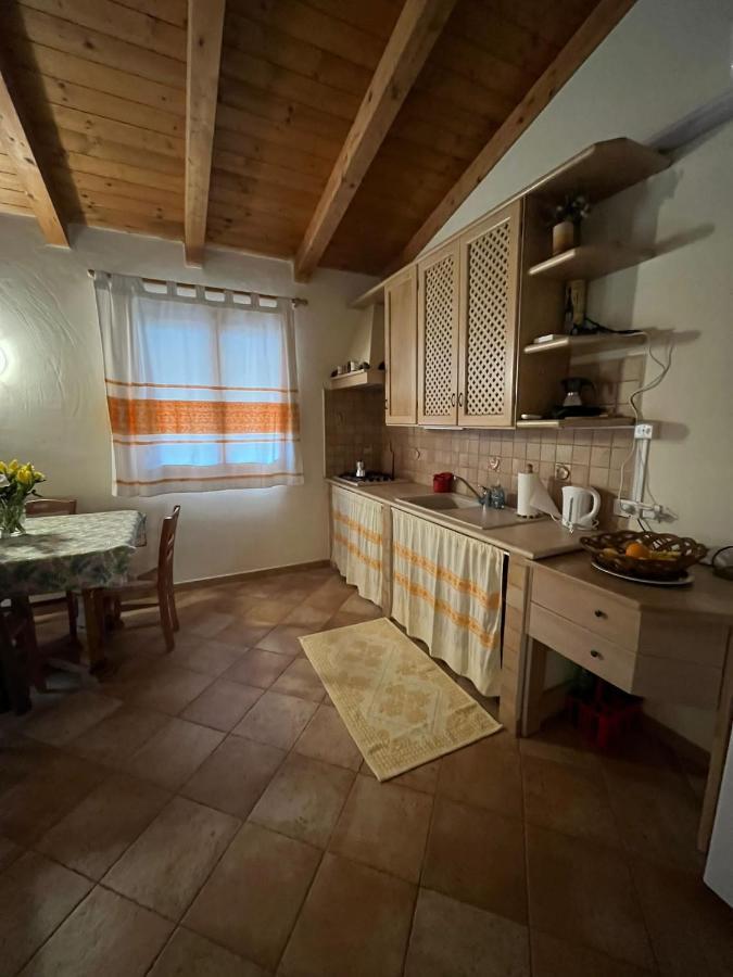 Casa Nel Borgo Di San Pantaleo Villa Bagian luar foto