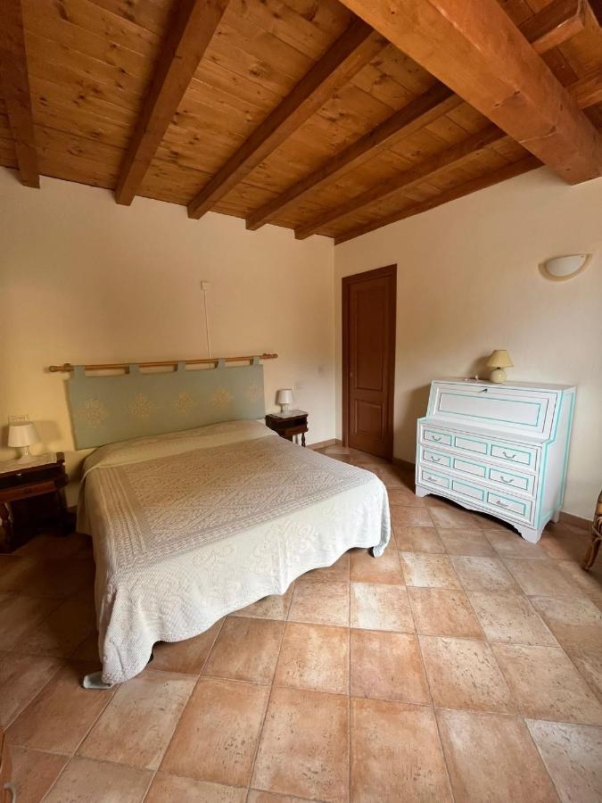 Casa Nel Borgo Di San Pantaleo Villa Bagian luar foto