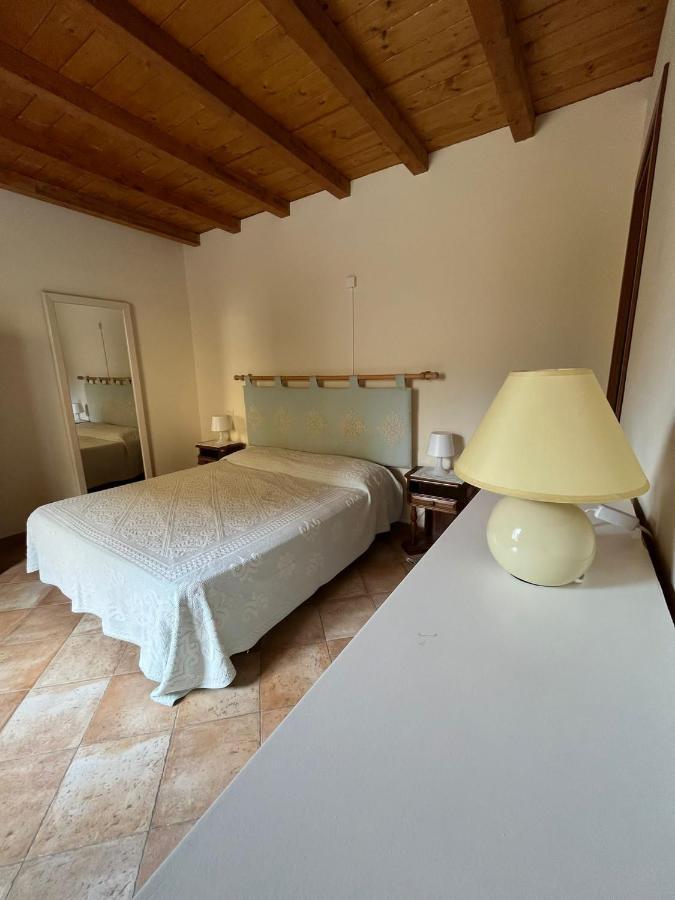 Casa Nel Borgo Di San Pantaleo Villa Bagian luar foto